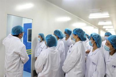 藥學(xué)院實(shí)踐團(tuán)赴上海生物制品研究所開展“星耀計(jì)劃”就業(yè)實(shí)踐 探索生物制品生產(chǎn)的奧秘